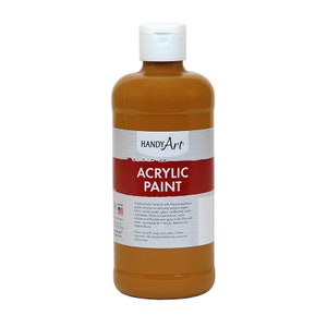 Pode incluir: Uma garrafa de tinta acr&iacute;lica Handy Art na cor marrom dourado. A garrafa &eacute; etiquetada com o nome da marca e as palavras "Tinta acr&iacute;lica".