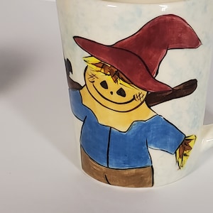 Tazza vintage in ceramica dipinta a mano con spaventapasseri: opera d'arte firmata "Country Morning"