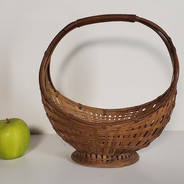 Ikebana basket, Circular basket with handle, Antique/vintage woven rattan flower basket, centerpiece