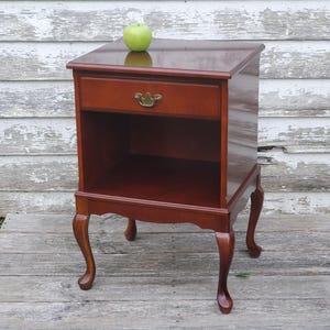 【良品】The Bombay Company ヴィンテージ サイドテーブル アメリカのメーカーThe Bombay Company(ボンベイ カンパニー)の
