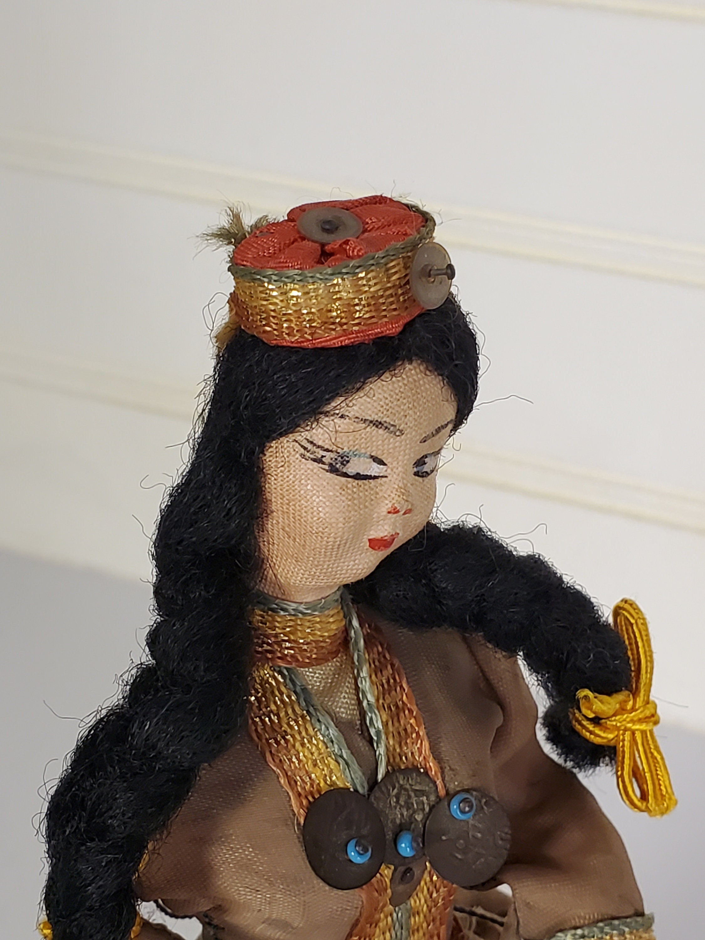 Poupée d'art folklorique turque, poupée/ornement souvenir antique/vintage  en costume traditionnel de Turquie, détails faits main et cousus à la main  -  France
