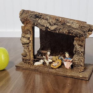 Vintage Italian Creche, 1960's Nativity barn w/ Nativity figures included (& attached), Vintage Christmas Decor "Made in Italy" complete set