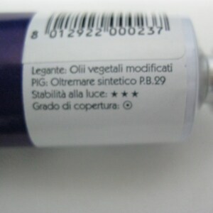 May include: A white tube of paint with a blue cap. The label reads "Legante: Olii vegetali modificati PIG: Oltremare sintetico P.B.29 Stabilit&agrave; alla luce: *** Grado di copertura: ".