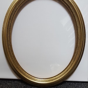 Bright Gold 8 x10 Oval  Frame  JD-16   Brand New
