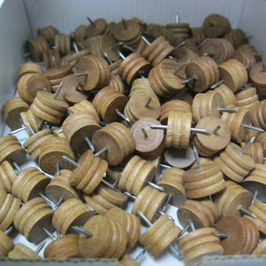 Wooden Canvas pins to transport & store wet paintings