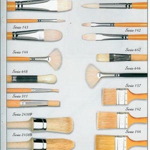 May include: A collection of paint brushes with wooden handles and natural bristle heads. The brushes are arranged in rows and labeled with their series numbers. The text "Soie de Porc / Bristle Hair" is at the top of the image.