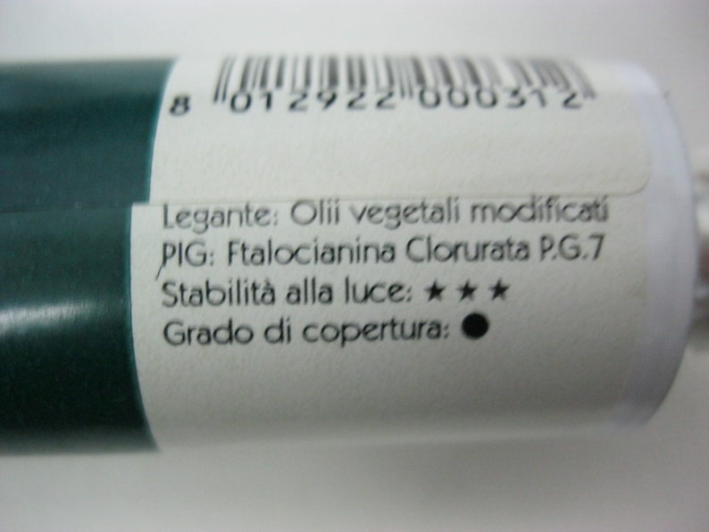 May include: A white tube with a green cap and black text. The text reads: "Legante: Olii vegetali modificati PIG: Ftalocianina Clorurata P.G.7 Stabilit&agrave; alla luce: ★★★ Grado di copertura: ".