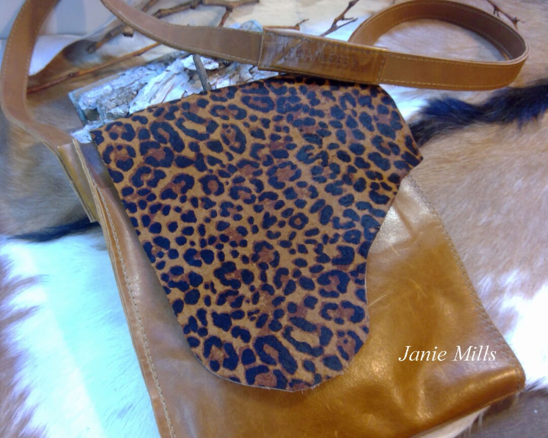 White Cheetah Print Multi Interlayer Zipped Crossbody Bag main image 1
