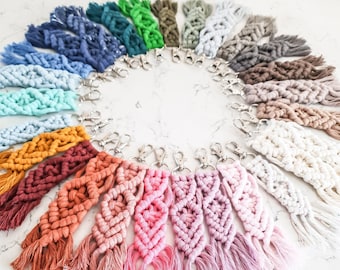 Pequeño llavero de macramé: colgante bohemio para bolso con cierre de mosquetón