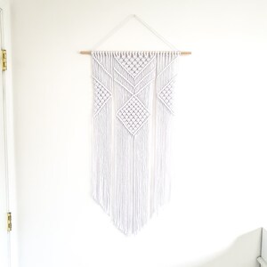 Grand macramé mural en macramé fait à la main Décor Boho pour la décoration de la maison, Chambre à coucher, Chambre de bébé, Chambre de bébé, Crèche, Pendaison de crémaillère, Cadeau à la maison et Décor Boho