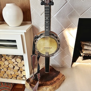 Banjo, Ukelele Stand - Perfect for any small-format stringed instrument