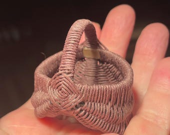 Miniature Appalachian Basket, Buttock's Basket for dollhouse