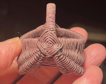 Miniature Appalachian Basket, Buttock's Basket for dollhouse