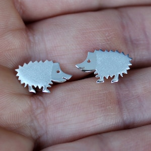 Silver Studs-Hedgehog Charm Earrings-Hedgehog Jewelry-Sterling Silver Hedgehog Earrings-Igel Ohrringe-Schmuck Silber-Erizo-Argent-Plata