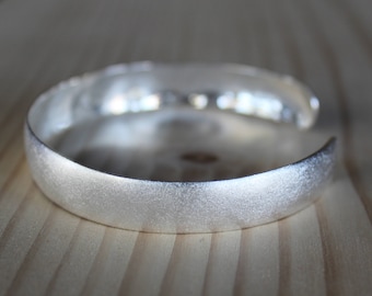 Pure silver hammered cuff bracelet, wide 999 solid silver bangle, bridesmade gift, everyday jewelry for girls, handcrafted