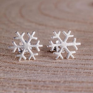 Sterling Silver Snowflake Earrings-Winter Silver Studs-Snow Earrings-Gift Idea-Ice Silver Earrings-Frozen Earrings-Silver Rain Earrings