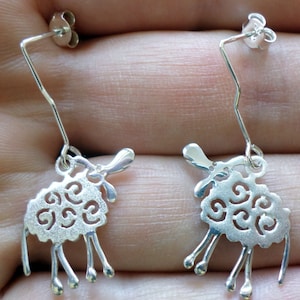 Silver Sheep Earrings-Silver Animal Jewelry-Silver Dangle Earrings-Sterling Silver Sheep Charm-Schaf Ohrringe-Schmuck-Gift Idea-Argent-Plata