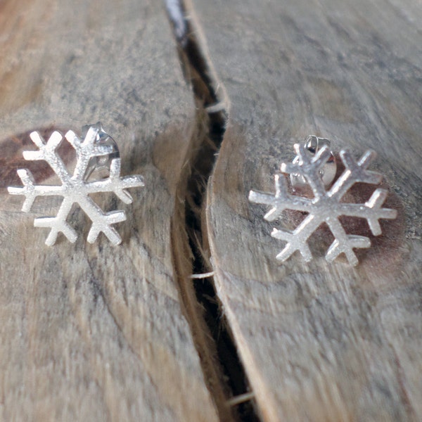 Silver Studs-Silver Snowflake Earrings-Sterling Snowflake Earrings-Winter Studs-Snow Earrings-Gift Idea-Schneeflocke Ohrringe-Schmuck-Argent