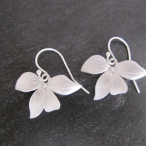 Silver Orchid Flower  Earrings, Orchid Earrings, Gift for Her, Bridal Earring, Bridesmaids earrings, Mother&#39;s Day, Everyday Earrings