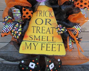 24" Halloween Deco Mesh Wreath Trick Or Treat Smell My Feet Wreath Halloween Door Decor Candy Corn Wreath Black Orange Witch Shoe Wreath