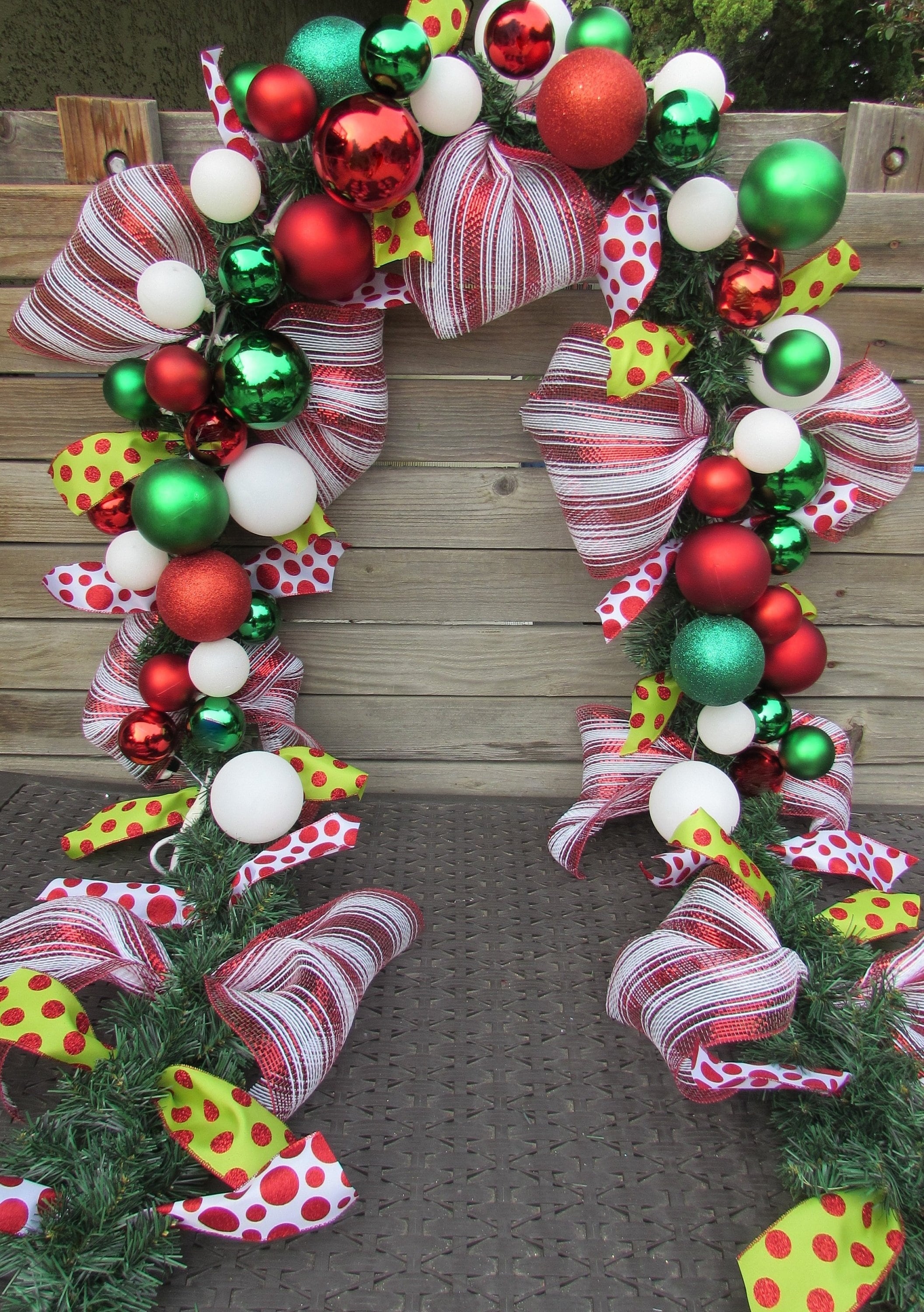 Raz 6' Red and White Felt Ball Christmas Tree Garland, Raz Imports, Raz  Christmas