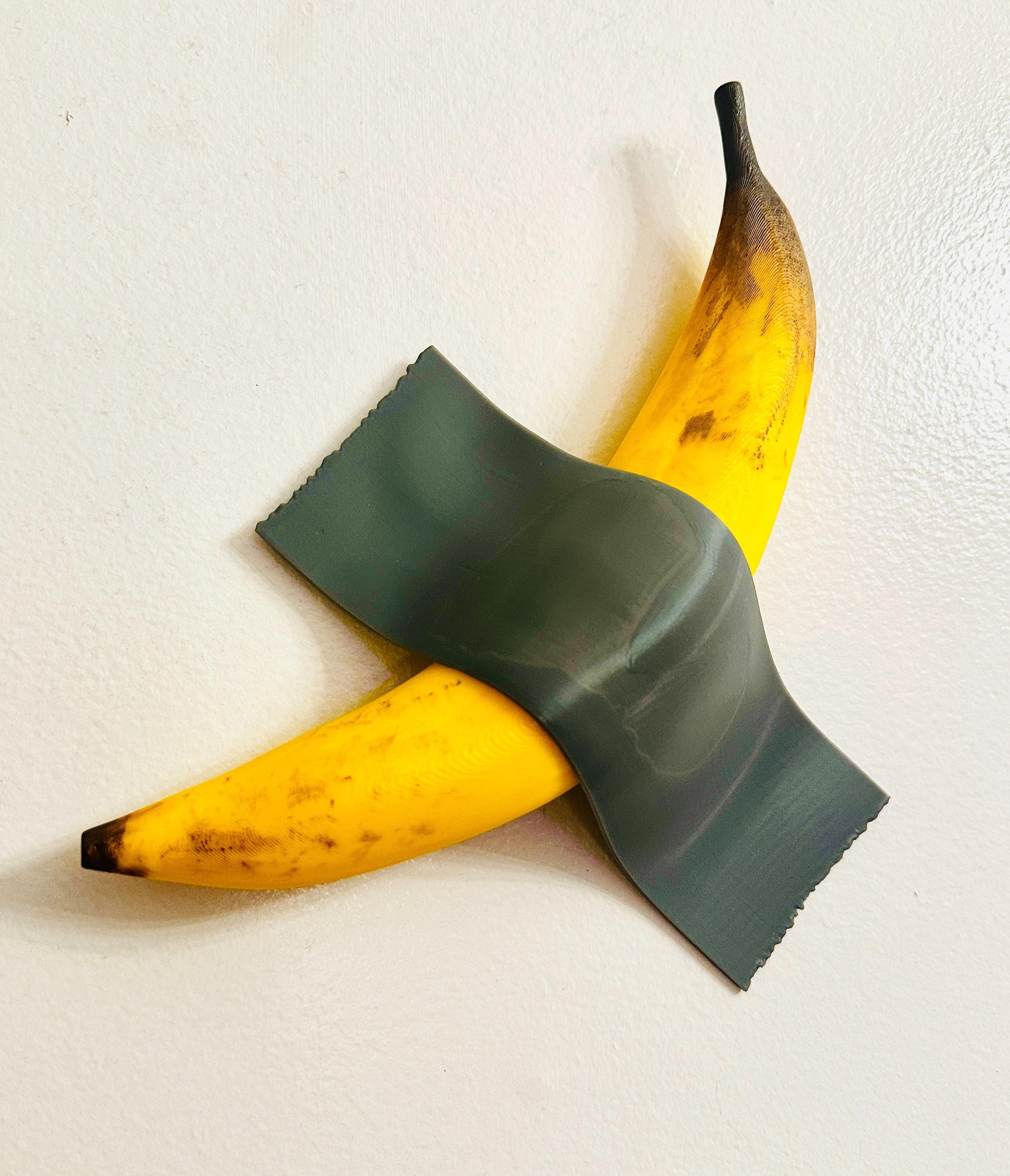 Banana taped to wall - Etsy 日本