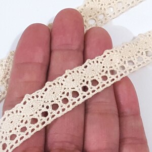 Ca. 5/8 Zoll / 15 mm breit - 5 yds -50 yds schmale Blume Beige Baumwolle Häkelspitze, Bedarf zum Aufnähen L742