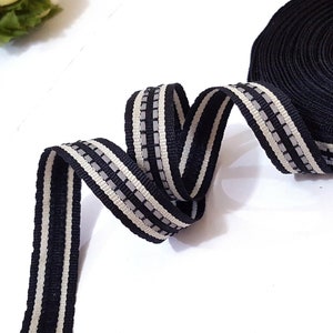5/8 inch / 1,5 cm breed - 5 yds - 13 yds Zwart met grijze streep en grijs gestikt (reflecteer licht) Grosgrain lint Bindtape Doek naai GR46