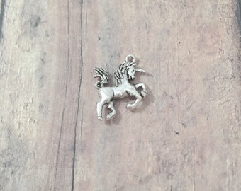 4 Unicorn charms (2 sided) pewter - YY8