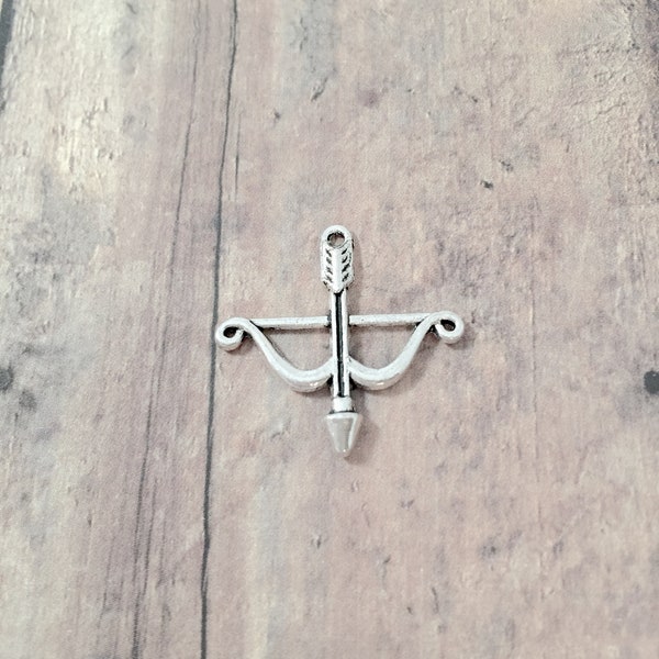 6 Bow and arrow charms (1 sided) zinc alloy - HH2