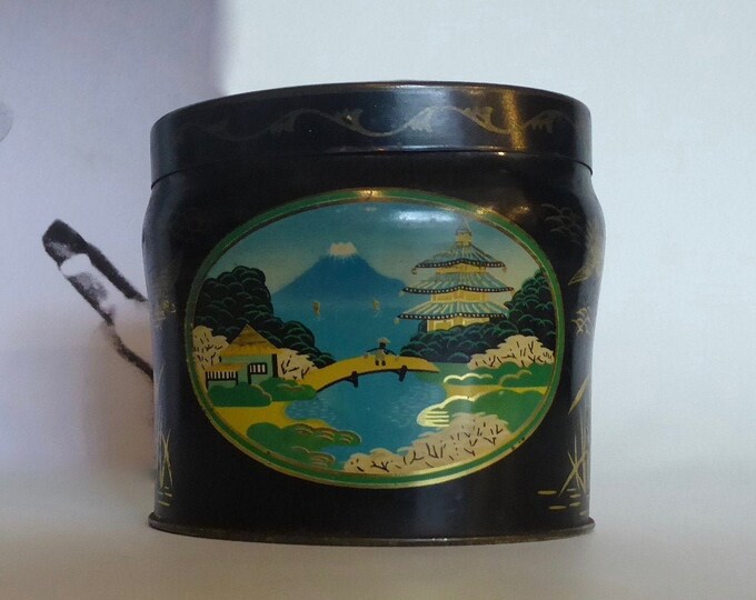 Vintage Wright's biscuits metal box. 1940s. Japanese garden. Pagoda. Mount Fuji. Golden birds. Fifties decor. Bulk food