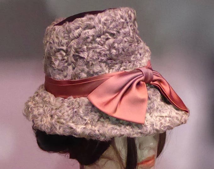 Hat bob luxury Persian sheep gray. Hat bucket 1960.Hat sixties . Shimmering satin curl. Glamour.Fashionista 1960