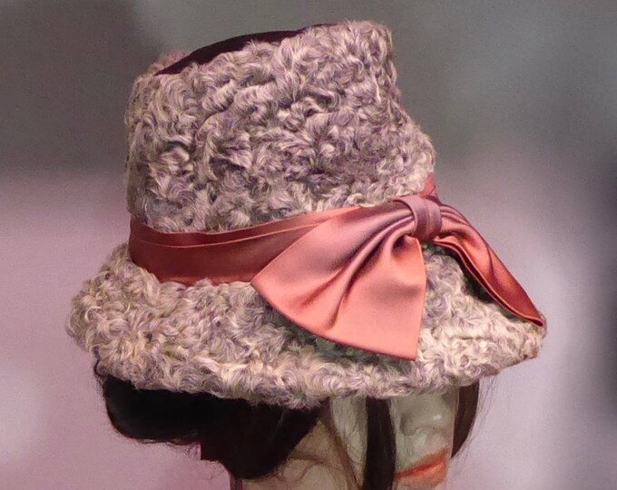 Luxury gray Persian sheepskin bob hat. 1960s bucket hat. Sixties hat. Shimmering satin buckle. Glamour. Fashionista 1960s