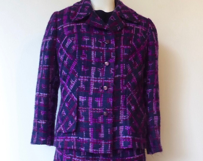 Vintage Jacob-Crowley tweed. Navy blue jacket and skirt, purple and red fuchsia, mohair wool. Mod's 1970.