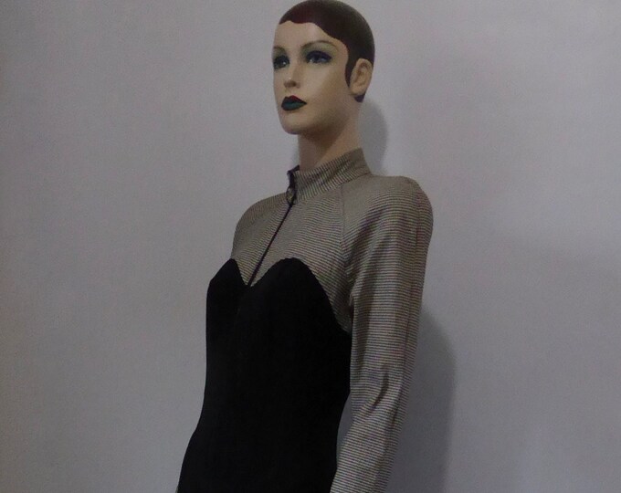 Stretch jumpsuit with shoulder pads in houndstooth pattern. 1980s. New wave clothing. Yuppie