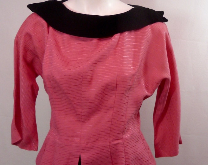 Vintage fuchsia pink top in Schiarapelli style