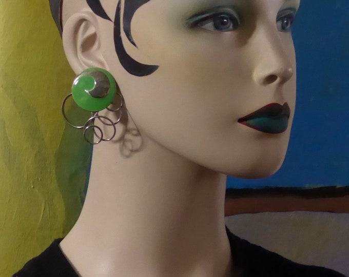 Nail earrings. Green enamelled chrome metal. Vintage jewel. Year 60.