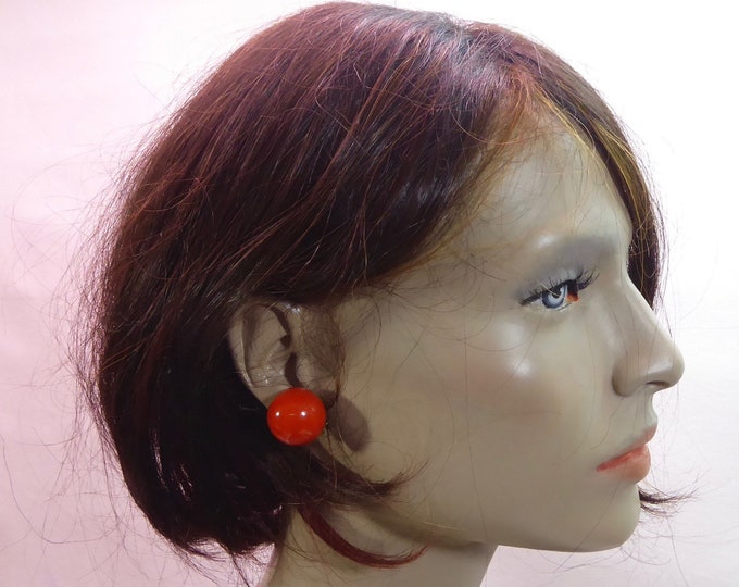 Orange bakelite clip-on earrings. Dome shape. 1930s. Art deco jewelry. Vintage jewelry. Fashionista.