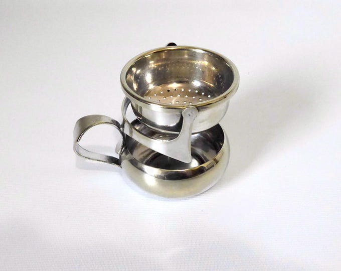 Birks tea strainer with handle. E.P.N.S. 1930.