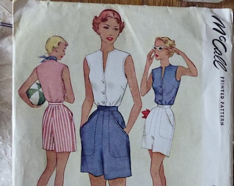 Patron shorts and sleeveless blouse 1950. Mccall. Size 10 us.8002.