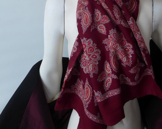 Pink and burgundy paisley scarf. Dandy scarf. Vintage men's scarf. 1940s unisex. Without fringe