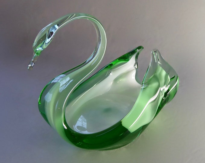 Blown glass swan. Murano style. 1950-60.