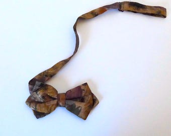 Arrow 100% silk bow tie with adjustable fastening. Made in France. 1960.