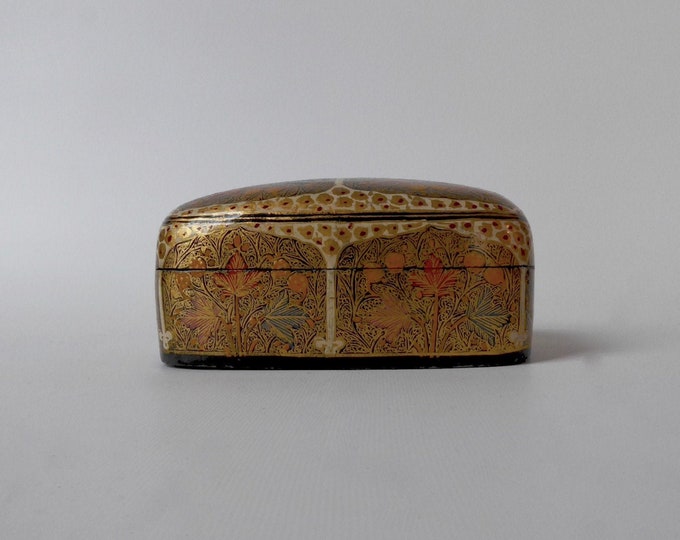 Rectangular box gold lacquered papier-mâché. India. Year 70. Handmade. Floral pattern. Jewelry box. Gift box.