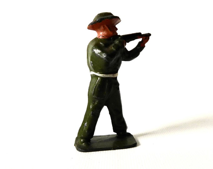 Vintage toy metal soldier. 1950s.