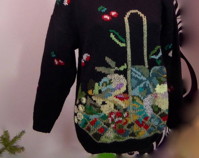 Black and multicolored wool sweater pullover. Handmade Uruguay. Club C room.1980.Tapestry.Flower basket. Basket flowers.100% wool.