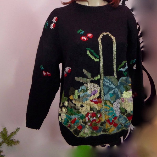 Pull-over chandail laine noir et multicouleurs . Fait main Uruguay. Club C room.1980.Tapisserie.Panier fleurs. Basket flowers.100% laine.