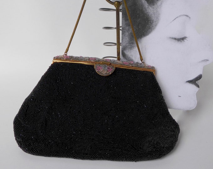 1950s black beaded handbag. Vintage evening handbag. Event handbag. Fifties evening fashionista.