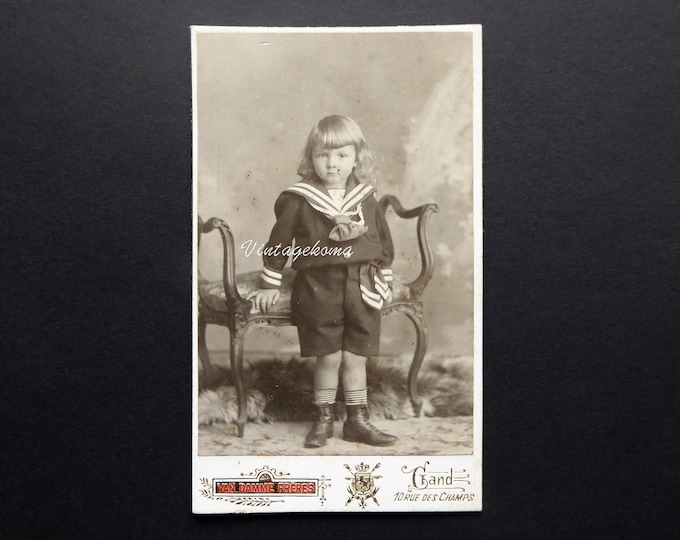 Child photography 1900. CDV. Sepia. Writing and golden edge. Van Damme Brothers. Ghent. Photo young boy long hair sailor suit.