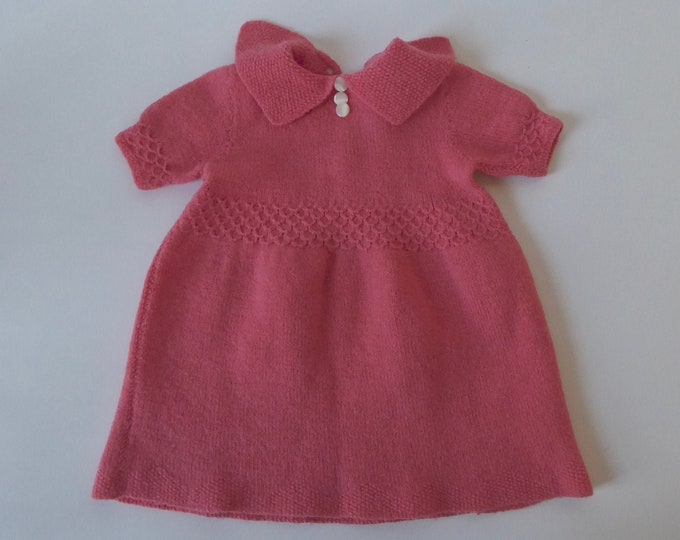 Raspberry pink hand knit dress. Baby girl vintage 1940/50. Baby fine wool. Knitting small needle. Honeycomb point, rice and ribs.